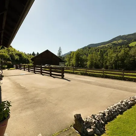 Christine טקסנבאך